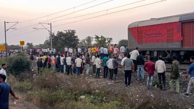 jalgaon-train-tragedy